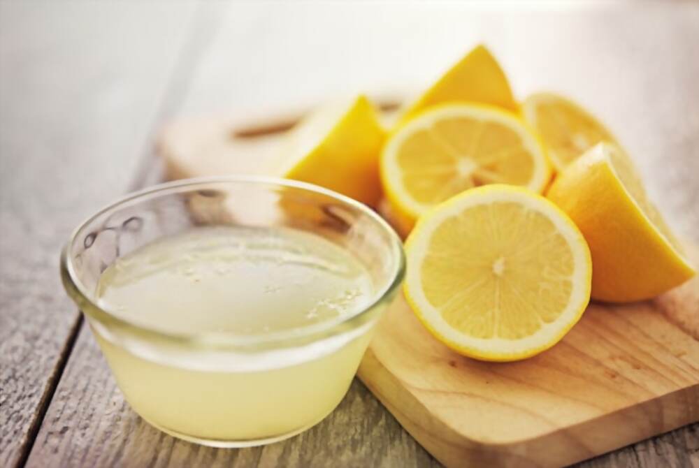 Lemon Juice to hydrate and relax your body in loose motions